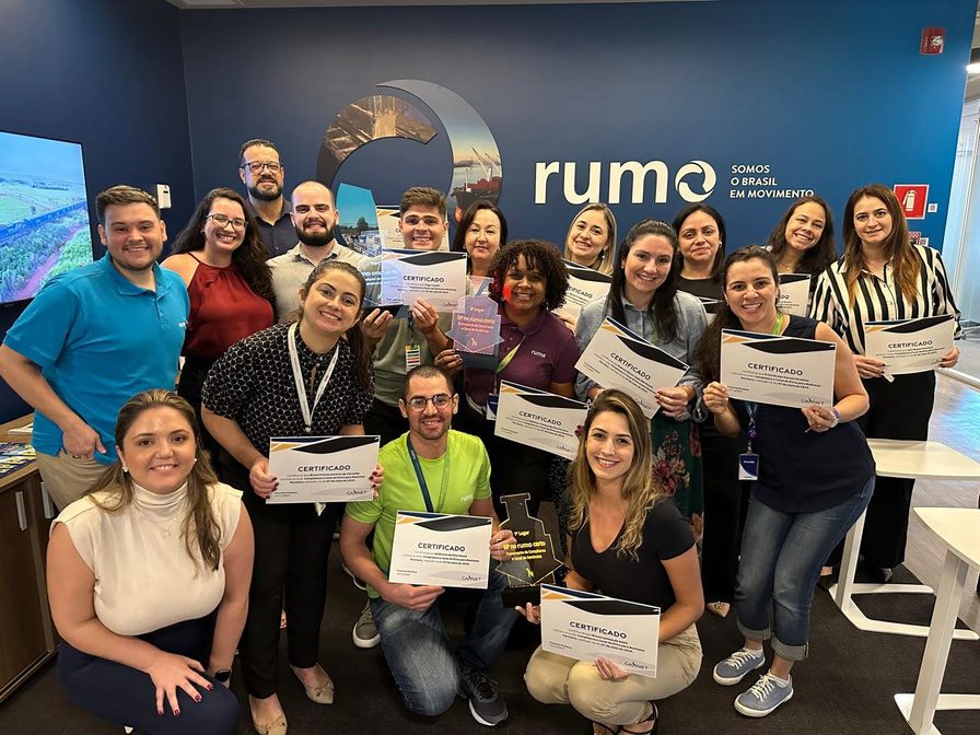 Turma de treinamento Gannet com certificados